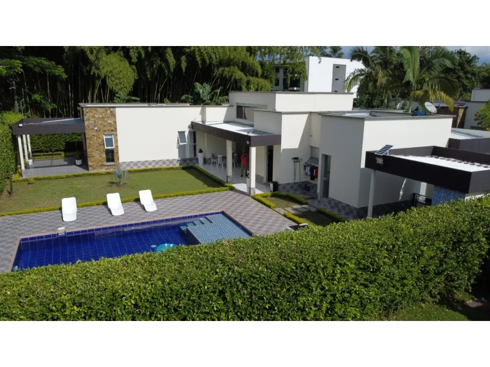 Casa de 4 alcobas en venta en Vía El Caimo, Armenia, 245 m² · foto 2 de 24