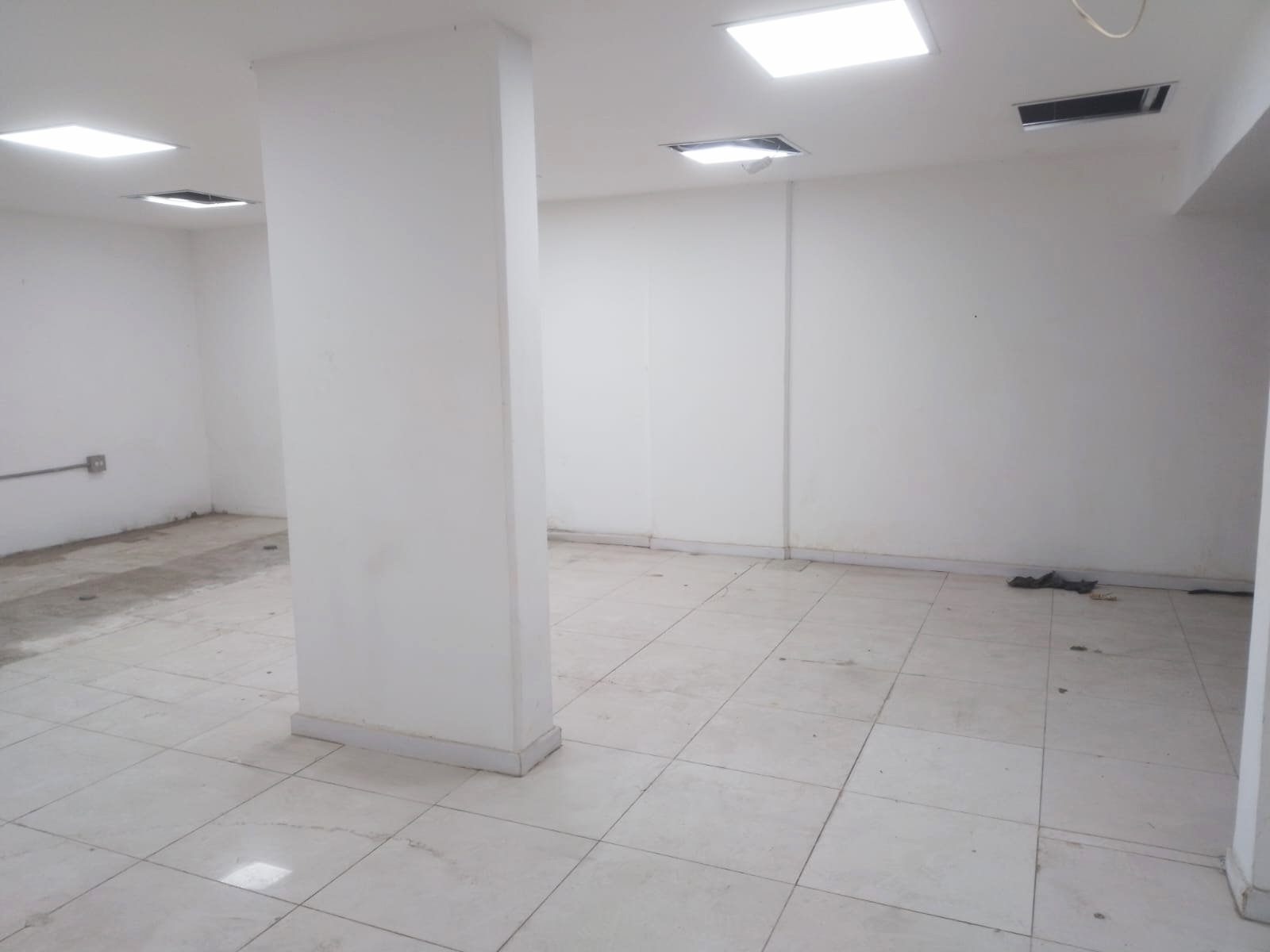Local en arriendo en El Poblado, Medellín, 71 m² · foto 2 de 8
