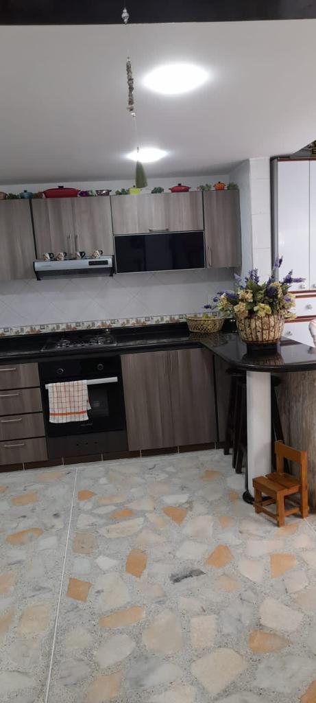Casa de 3 alcobas en venta en Urbanizacion Portal Del Cacique, Bucaramanga, 157 m² · foto 2 de 11