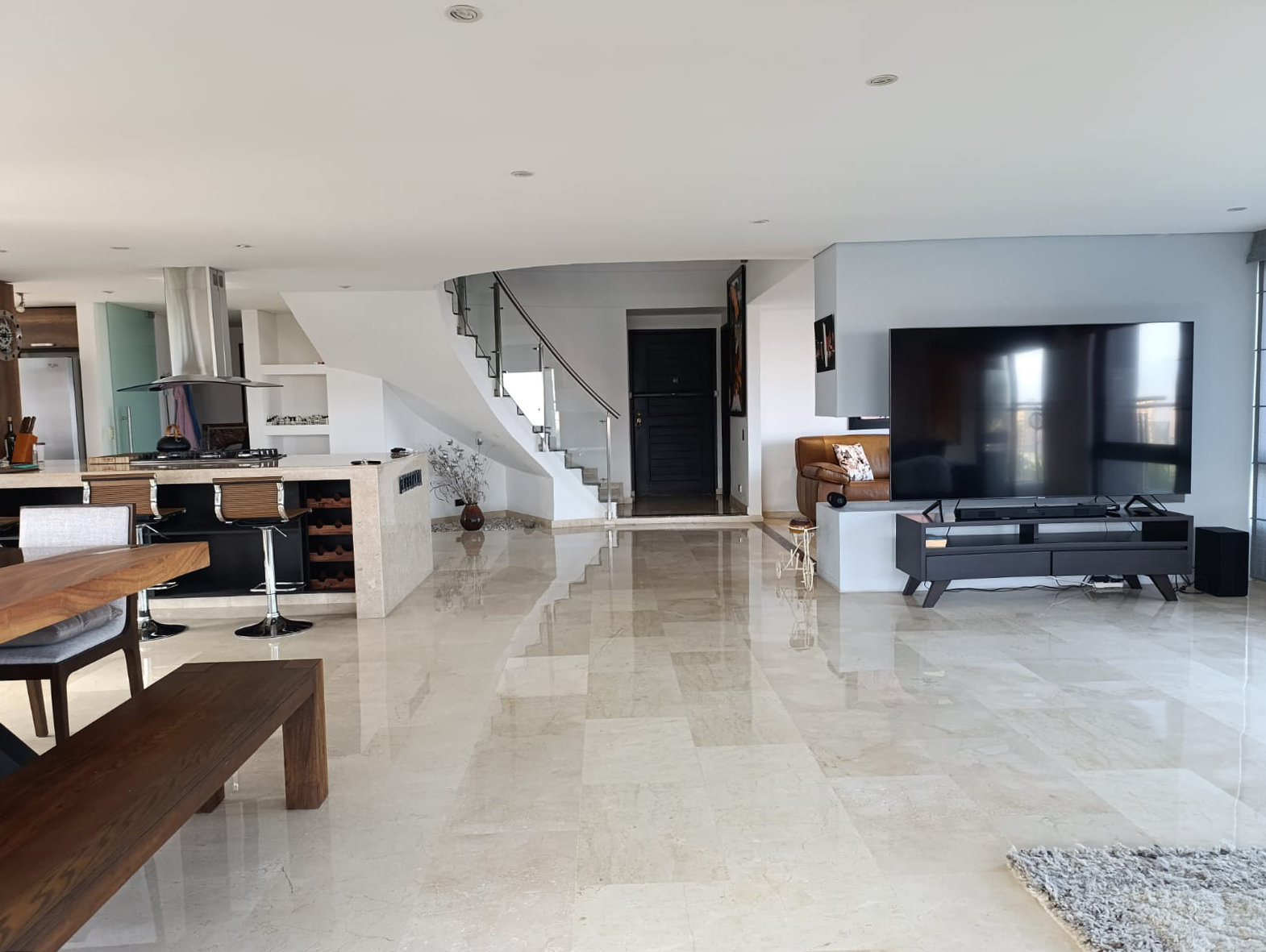 Apartamento en arriendo en El Tesoro, Medellín · foto 2 de 19