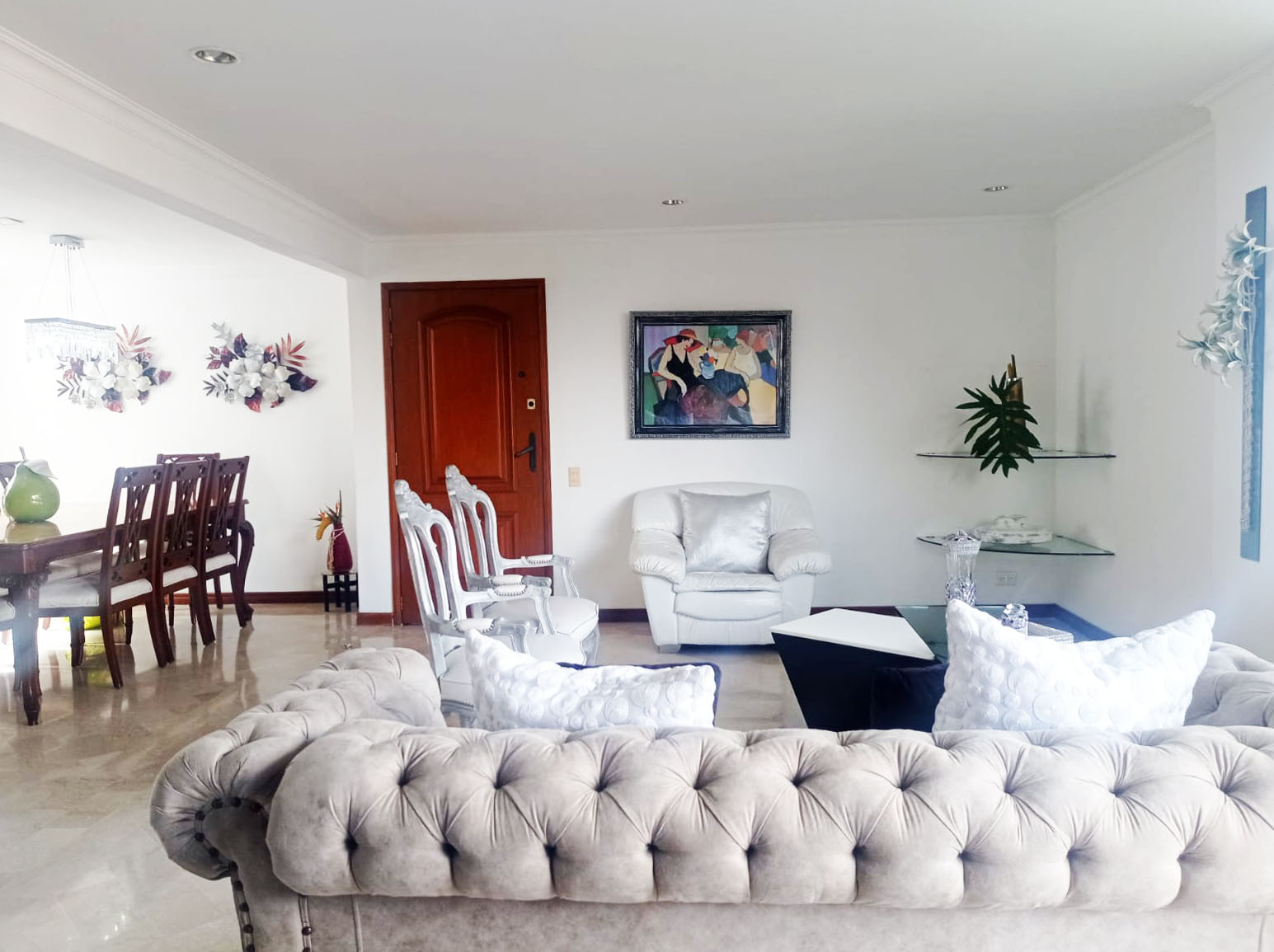 Apartamento de 3 alcobas en arriendo en El Poblado, Medellín, 147 m² · foto 2 de 19