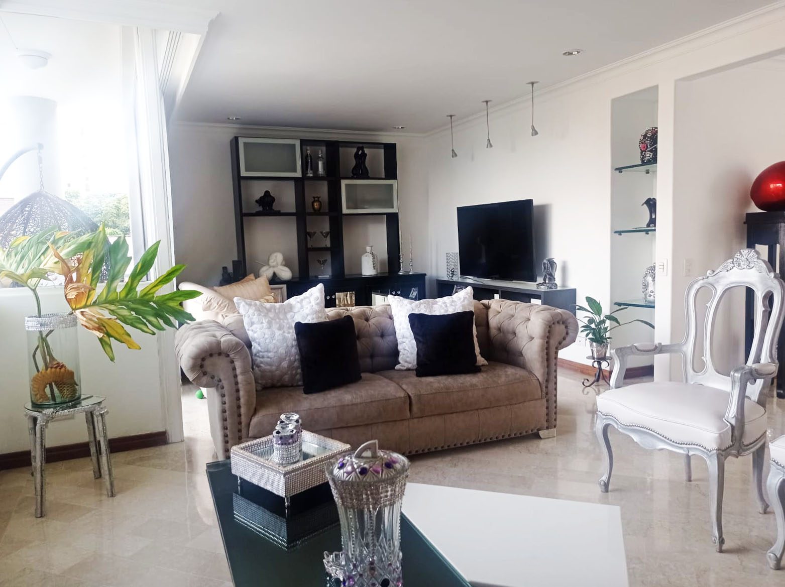 Apartamento de 3 alcobas en arriendo en El Poblado, Medellín, 147 m² · foto 3 de 19