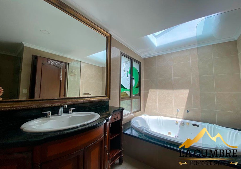 Casa de 4 alcobas en venta en El Esmeraldal, Envigado, 315 m² · foto 10 de 10