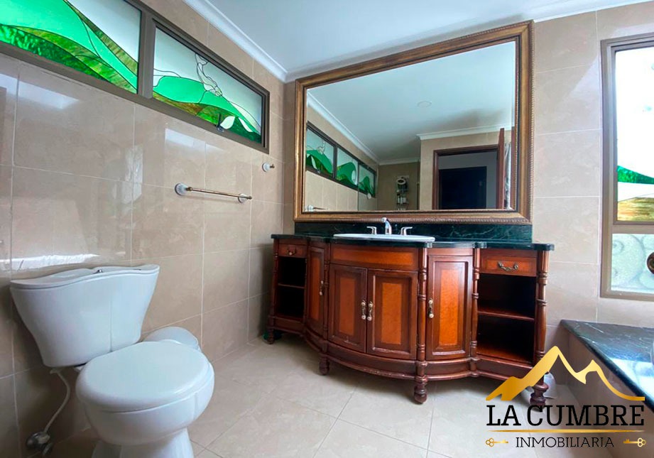 Casa de 4 alcobas en venta en El Esmeraldal, Envigado, 315 m² · foto 6 de 10