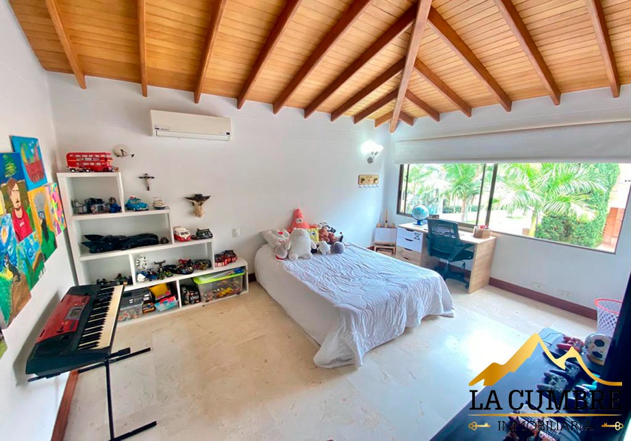Casa de 4 alcobas en venta en El Esmeraldal, Envigado, 315 m² · foto 9 de 10
