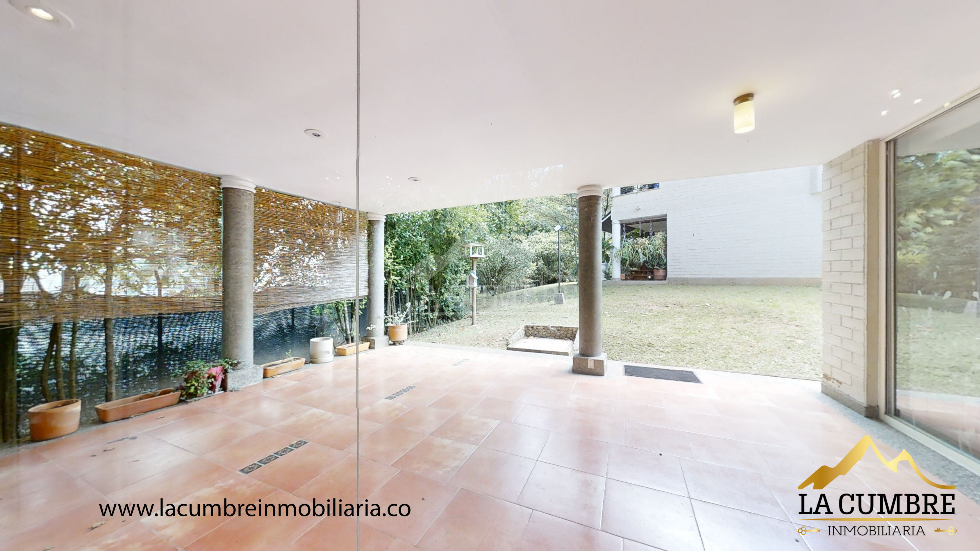 Casa de 3 alcobas en venta en San Lucas, Medellín, 289 m² · foto 2 de 17