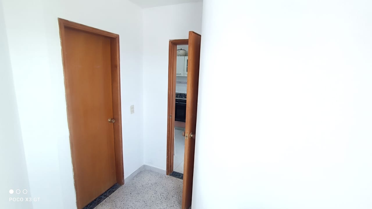 Apartamento de 4 alcobas en venta en Blanco, Girardot, 140 m² · foto 5 de 20