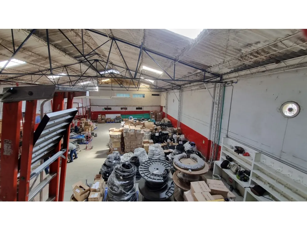 Bodega en arriendo en Melendez, Cali, 2400 m² · foto 8 de 24