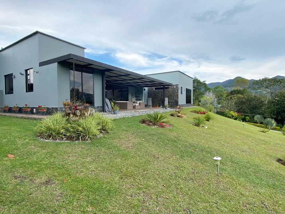 Casa de 3 alcobas en venta en La Ceja, 330 m² · foto 10 de 11
