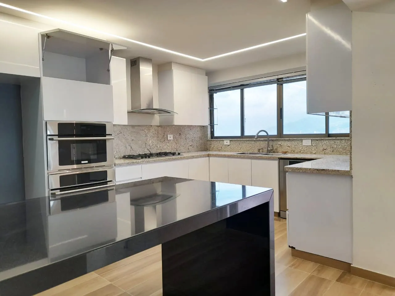 Apartamento en arriendo en El Poblado, Medellín · foto 3 de 20