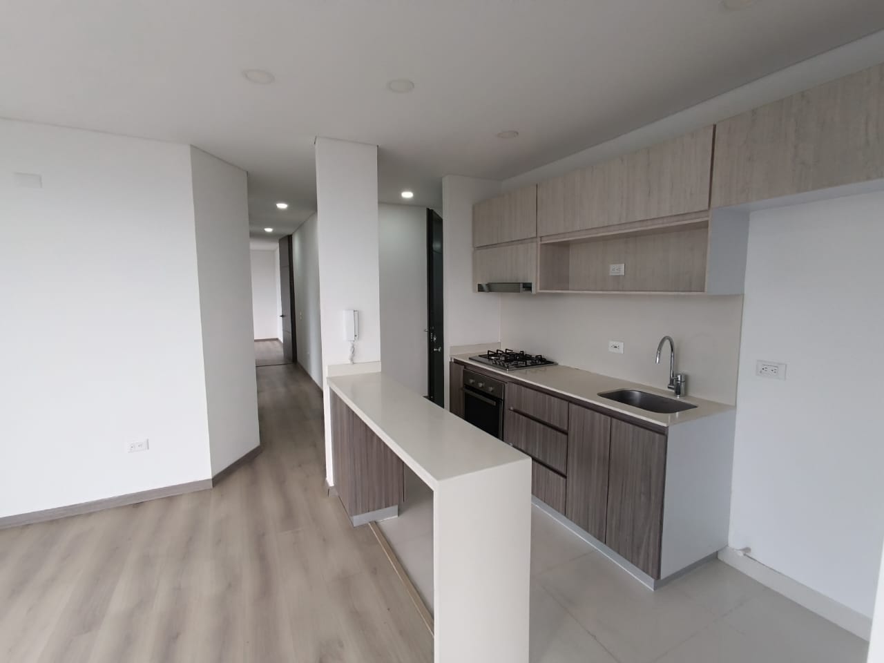 Apartamento de 3 alcobas en venta en Ub. Entre Rios Et. Ii, Ibagué, 100 m² · foto 2 de 24