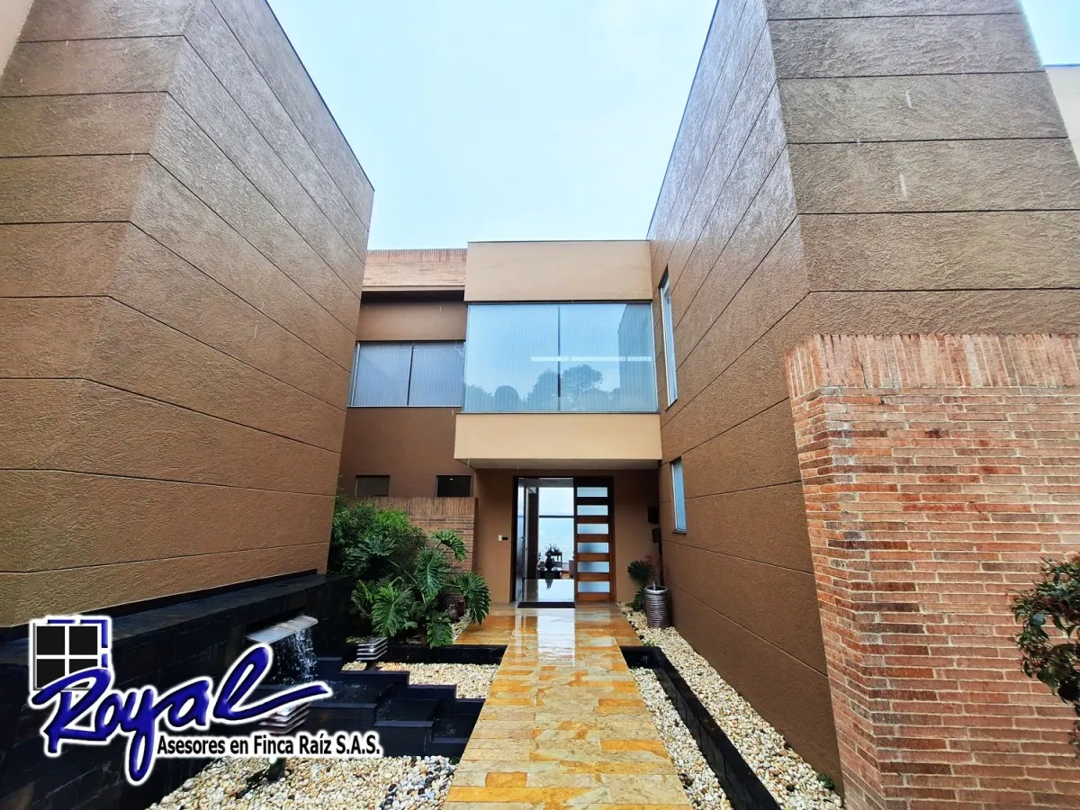 Casa de 5 alcobas en venta en Yerbabuena, Chía, 600 m² · foto 2 de 24