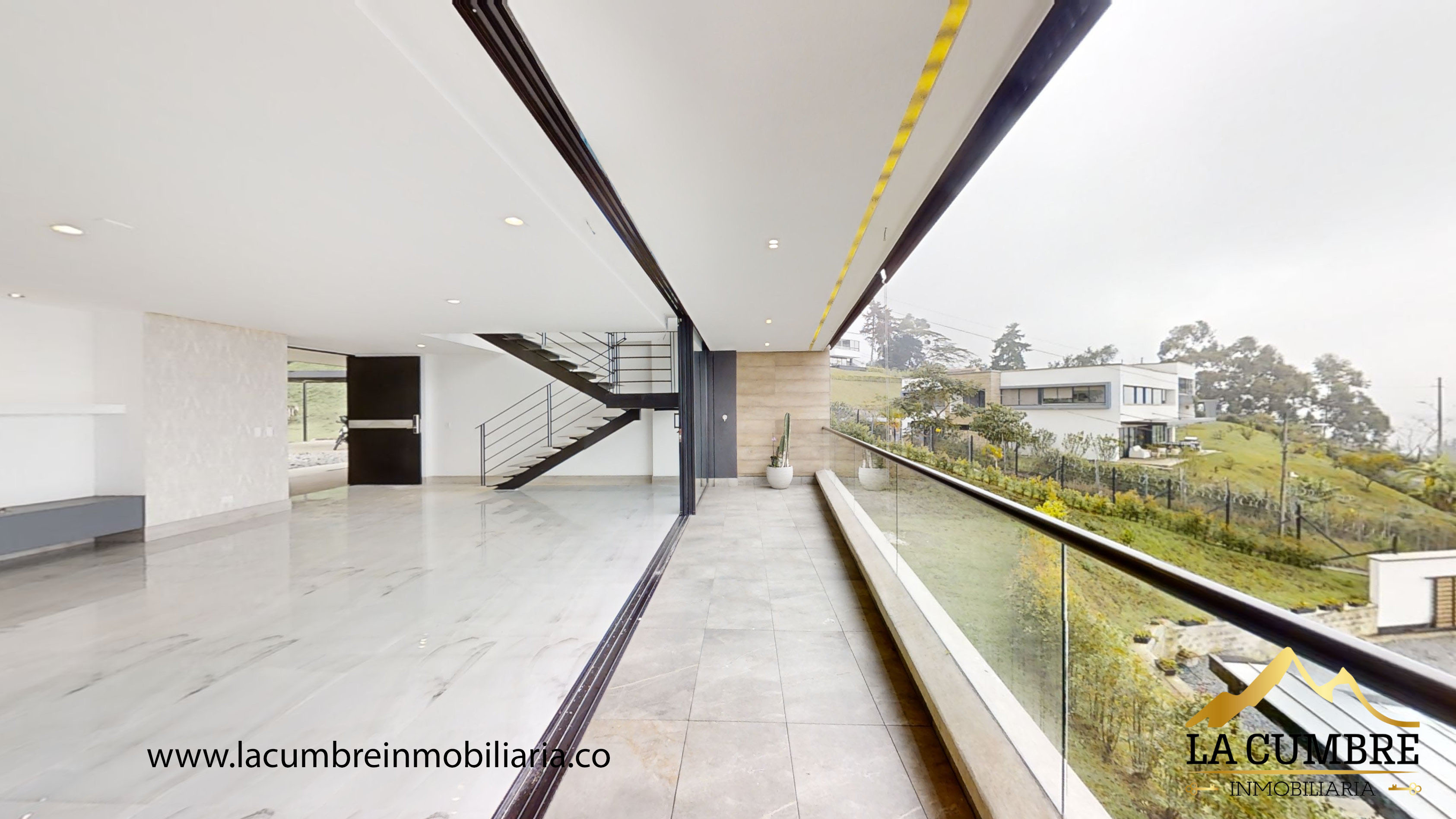 Casa de 3 alcobas en arriendo en Loma Del Chocho, Envigado, 260 m² · foto 11 de 18