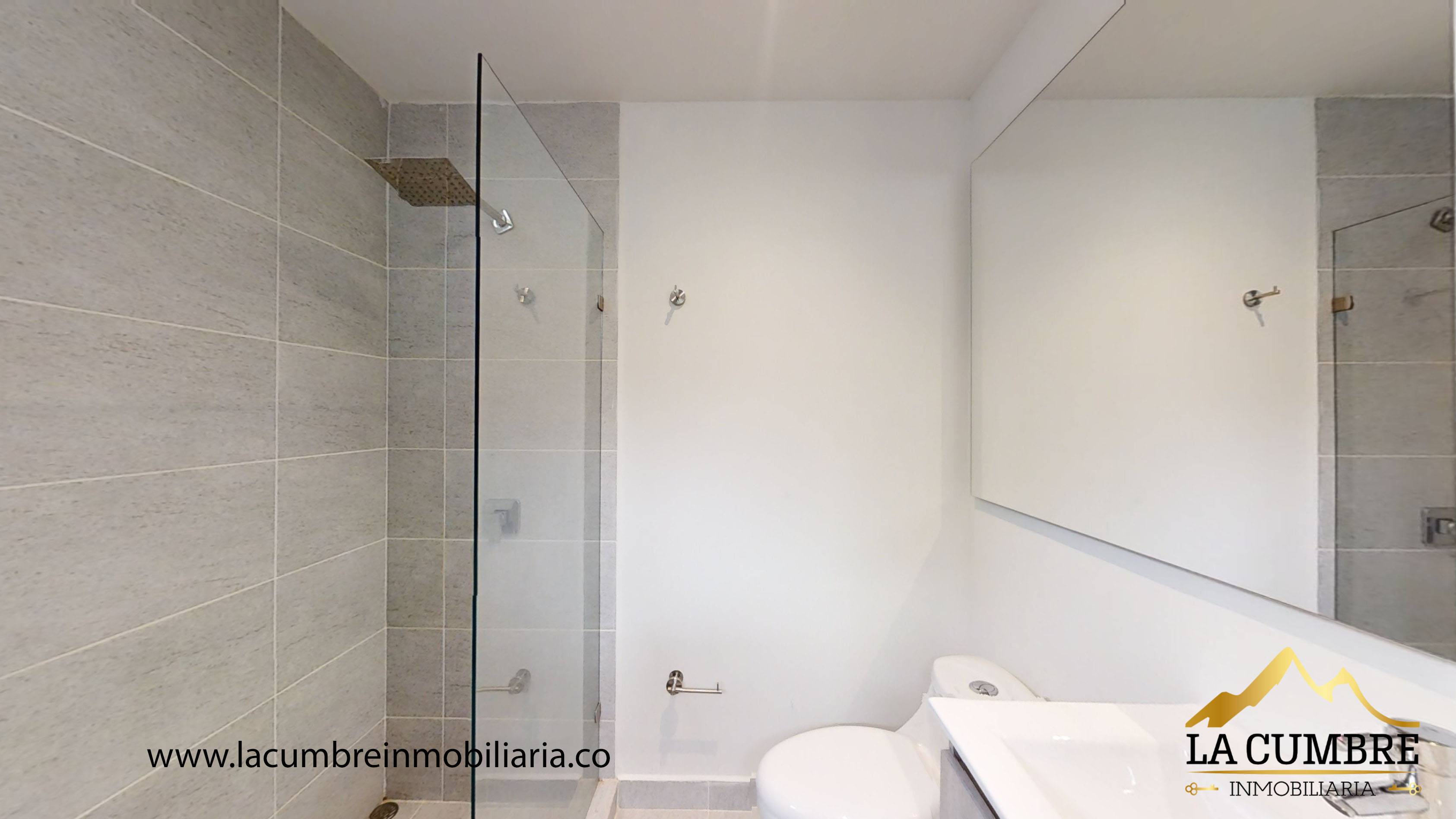 Casa de 3 alcobas en arriendo en Loma Del Chocho, Envigado, 260 m² · foto 13 de 18