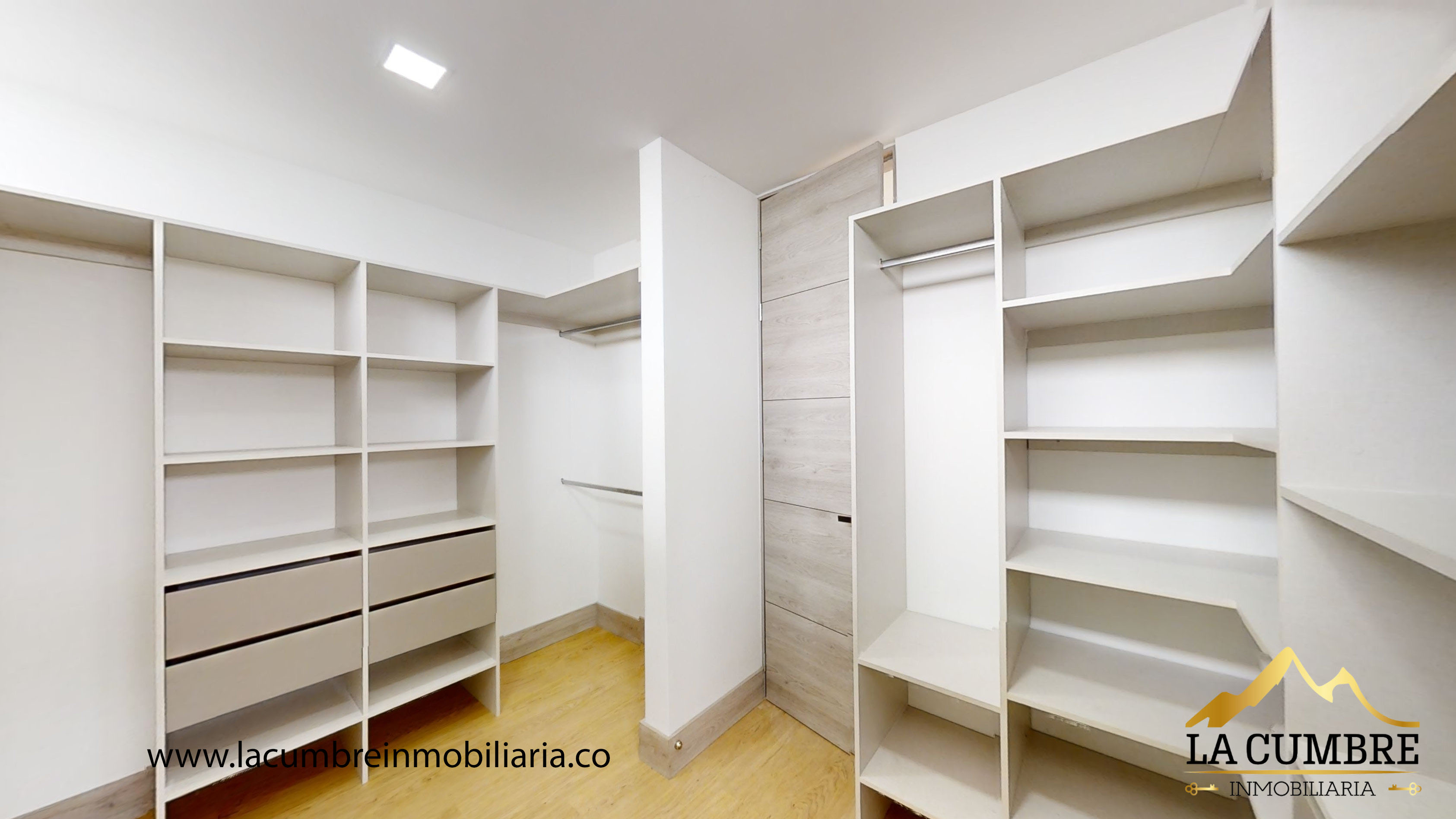 Casa de 3 alcobas en arriendo en Loma Del Chocho, Envigado, 260 m² · foto 15 de 18