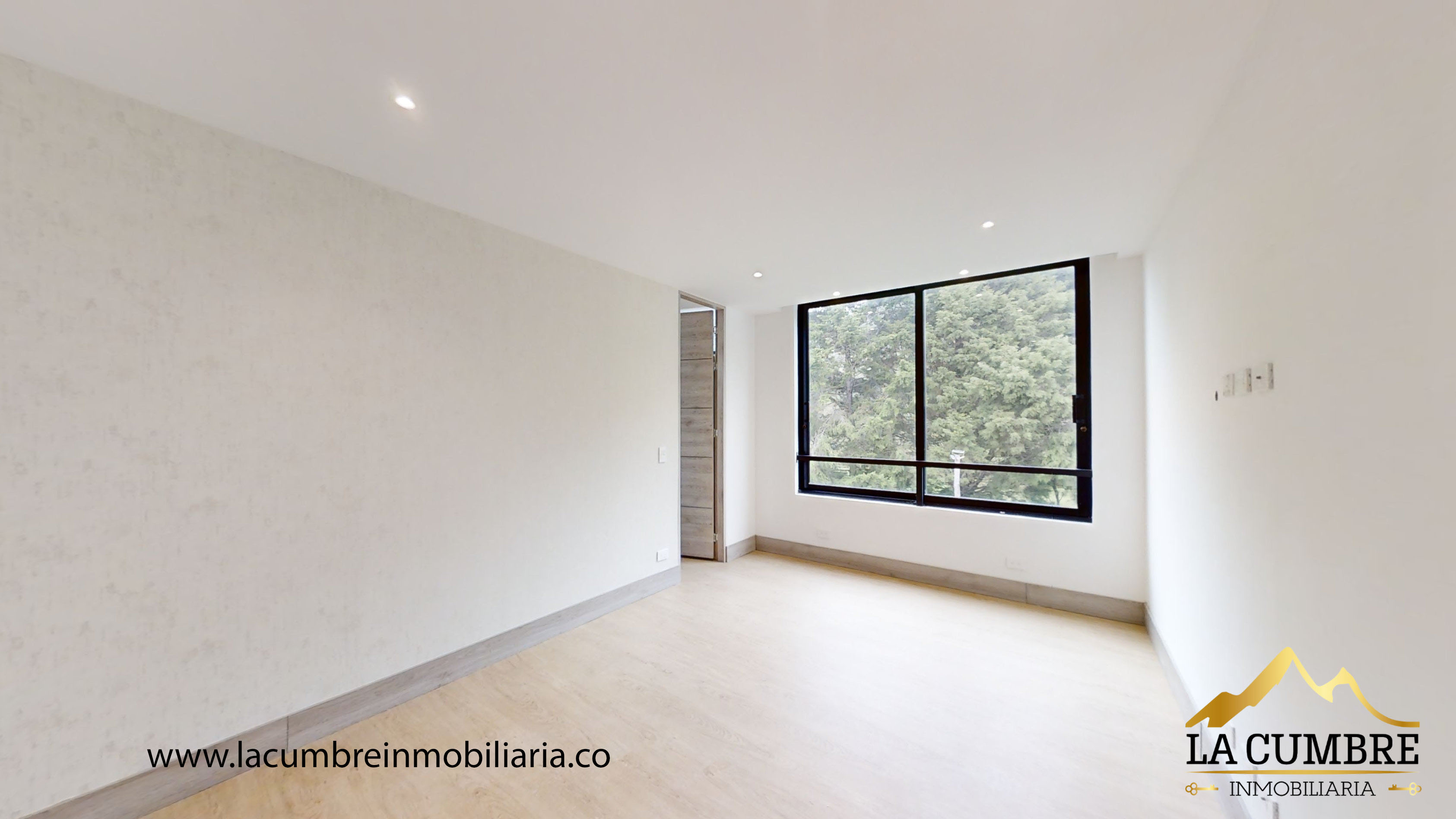 Casa de 3 alcobas en arriendo en Loma Del Chocho, Envigado, 260 m² · foto 17 de 18