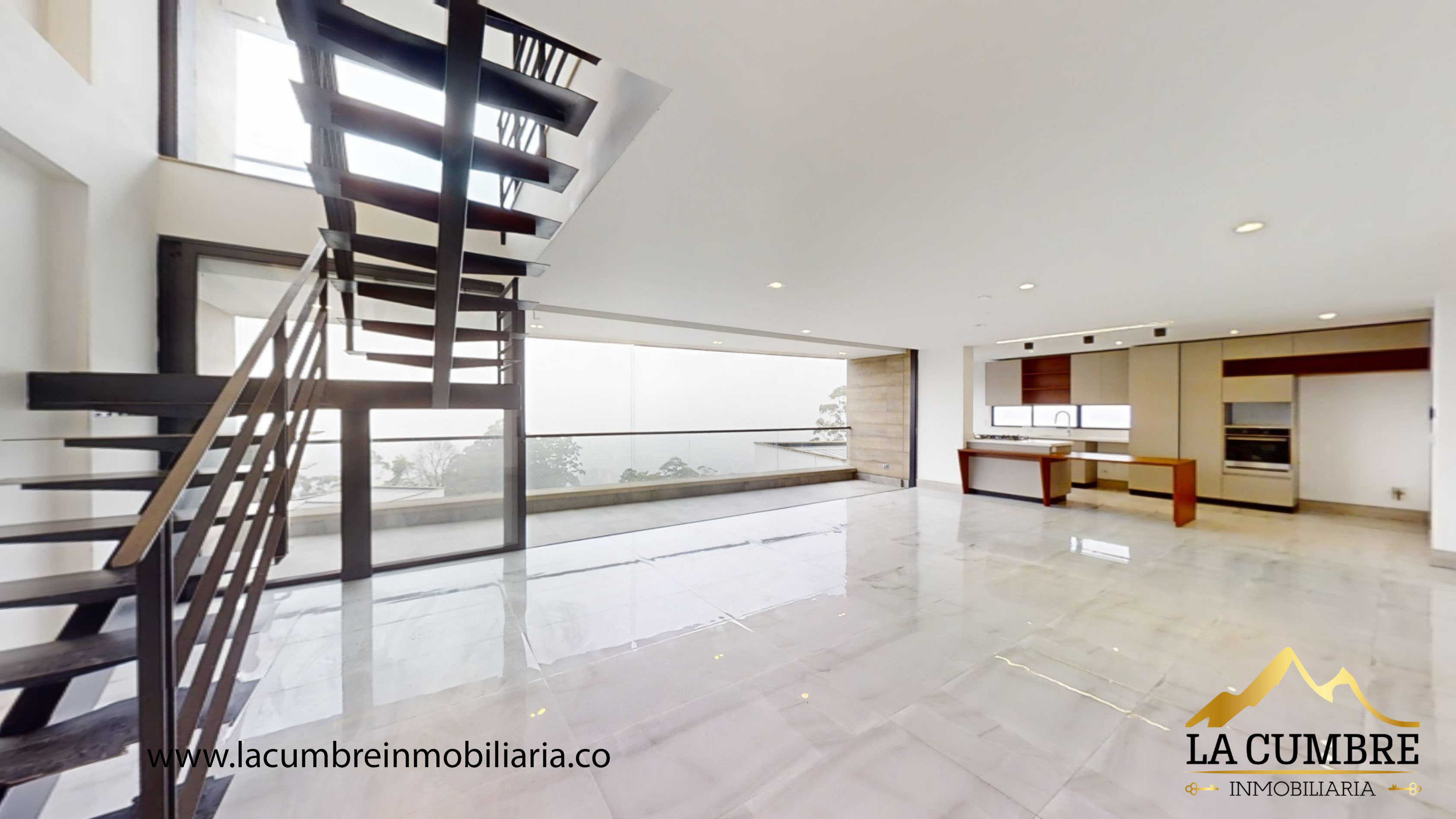 Casa de 3 alcobas en arriendo en Loma Del Chocho, Envigado, 260 m² · foto 2 de 18