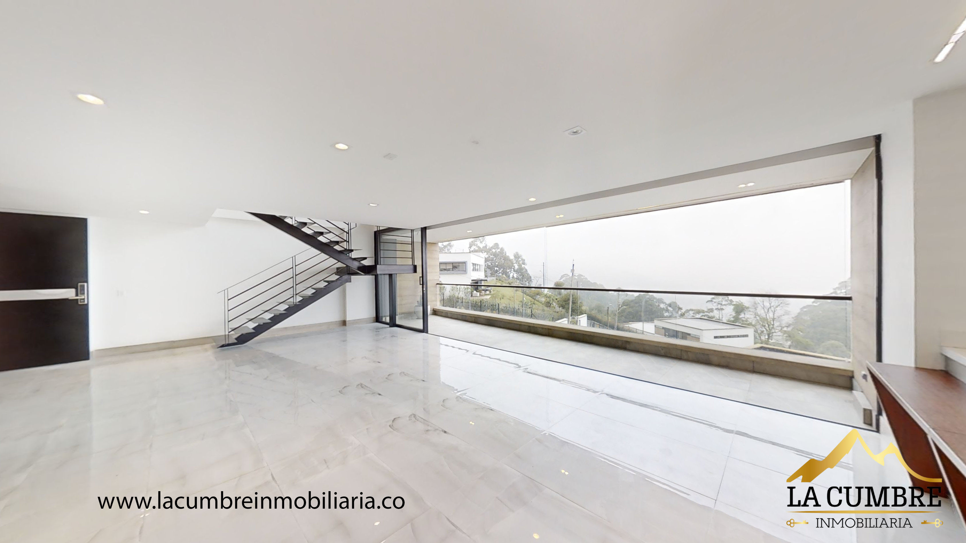 Casa de 3 alcobas en arriendo en Loma Del Chocho, Envigado, 260 m² · foto 3 de 18