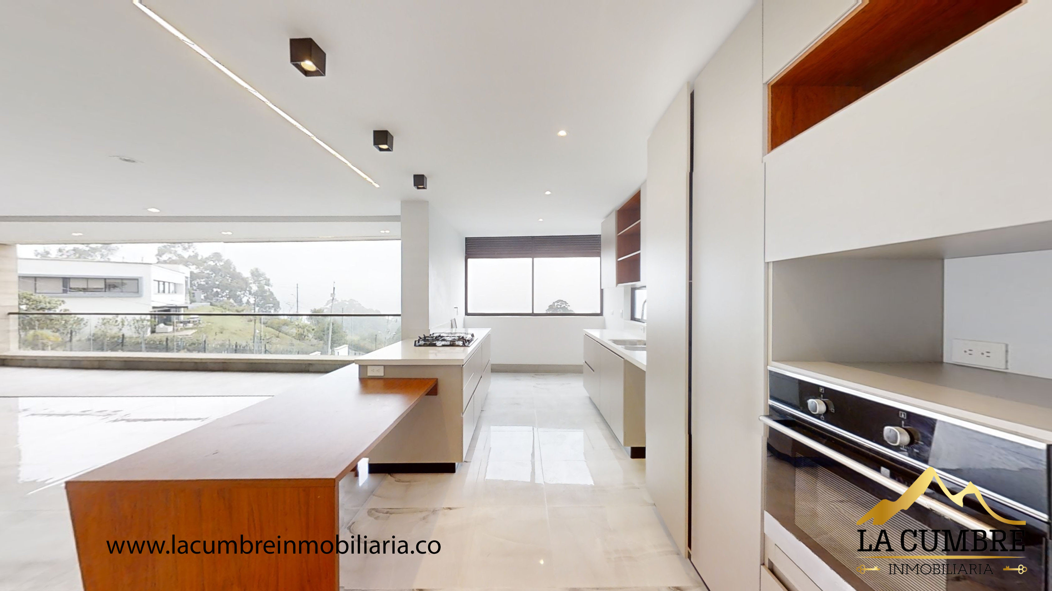 Casa de 3 alcobas en arriendo en Loma Del Chocho, Envigado, 260 m² · foto 4 de 18