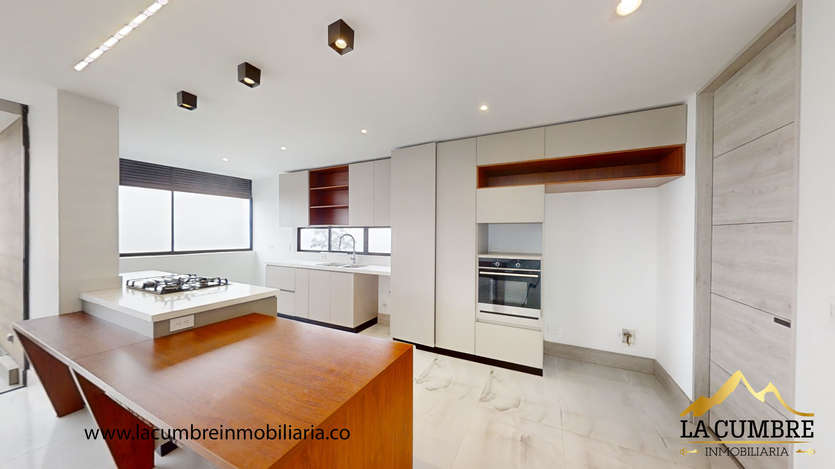 Casa de 3 alcobas en arriendo en Loma Del Chocho, Envigado, 260 m² · foto 6 de 18