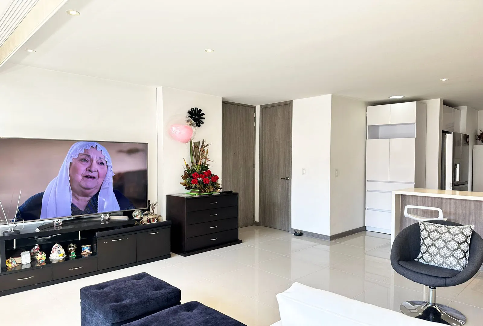 Apartamento de 3 alcobas en arriendo en El Poblado, Medellín, 121 m² · foto 3 de 18