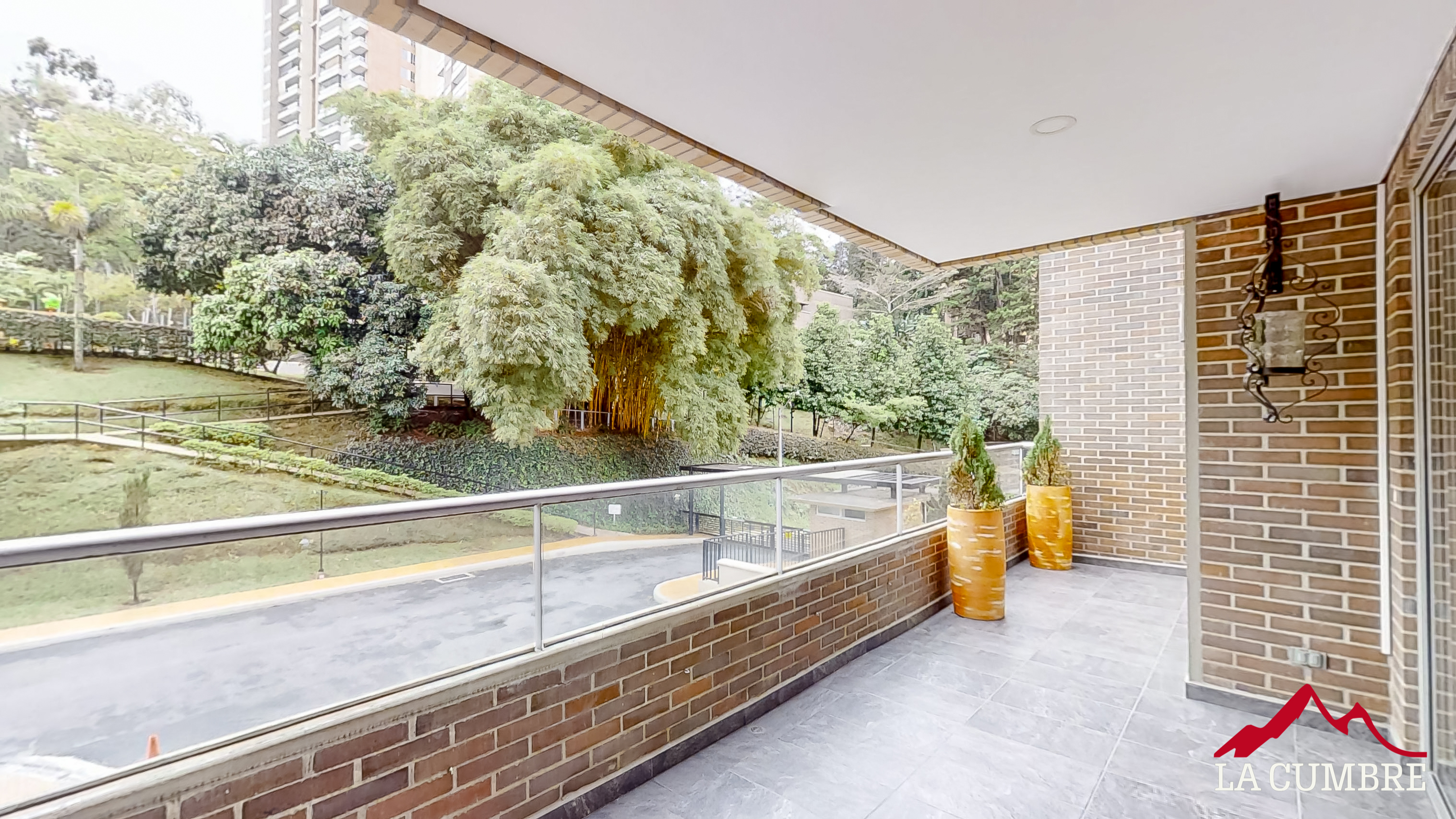 Apartamento de 3 alcobas en arriendo en El Tesoro, Medellín, 160 m² · foto 2 de 10