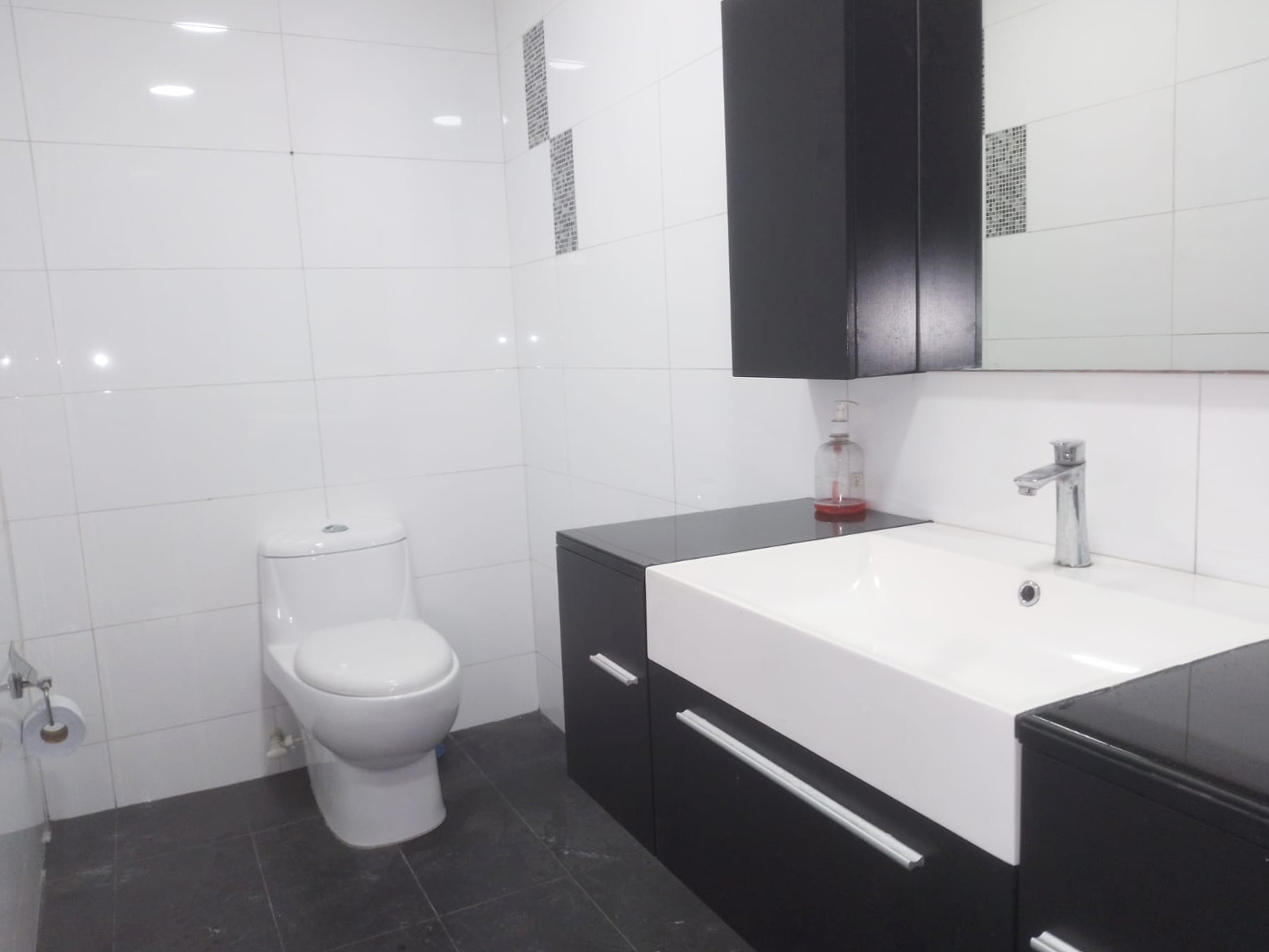 Bodega en arriendo en Cristo Rey, Medellín, 388 m² · foto 17 de 18