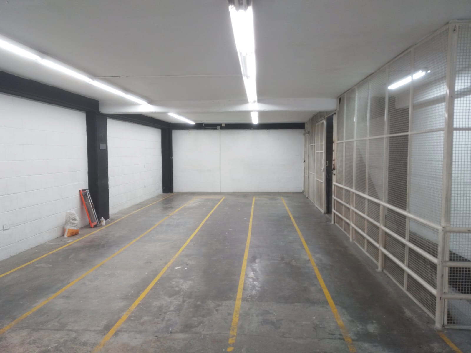 Bodega en arriendo en Cristo Rey, Medellín, 388 m² · foto 3 de 18