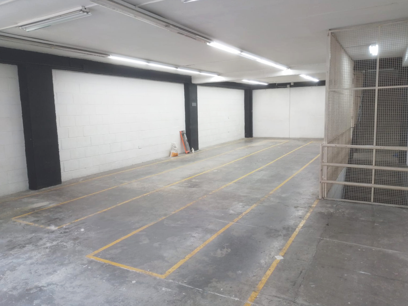 Bodega en arriendo en Cristo Rey, Medellín, 388 m² · foto 4 de 18