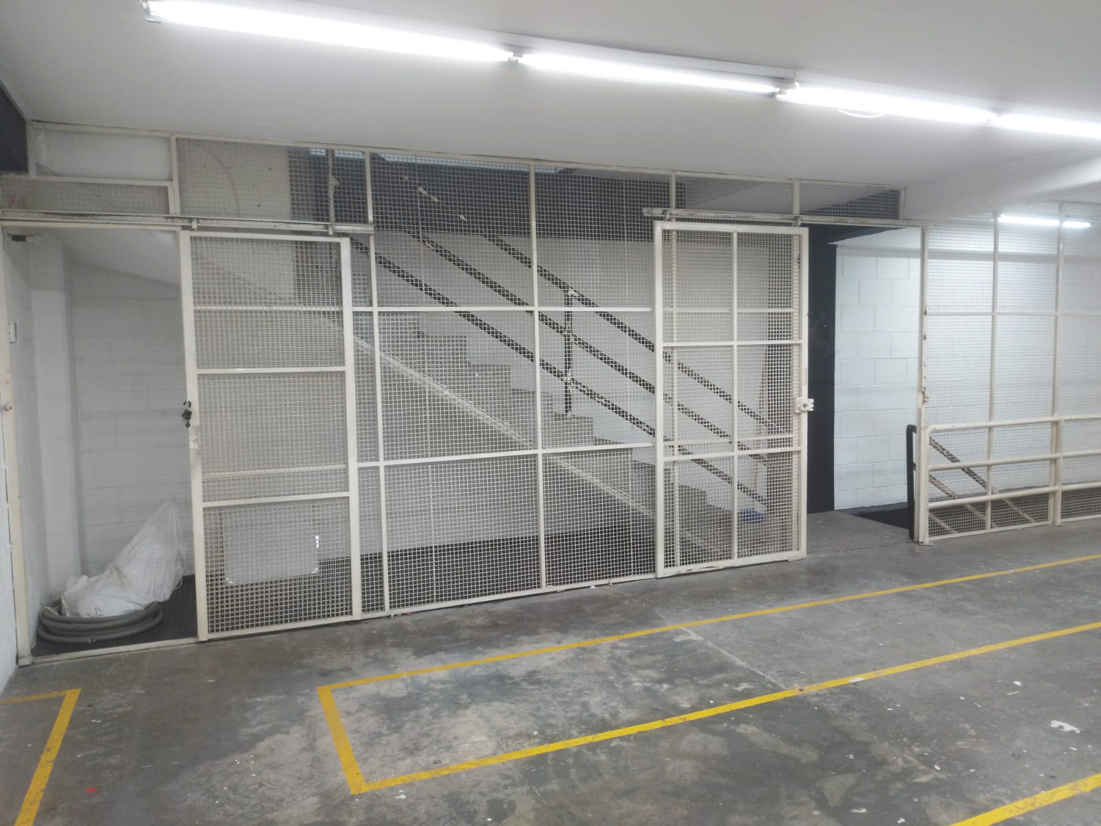 Bodega en arriendo en Cristo Rey, Medellín, 388 m² · foto 5 de 18