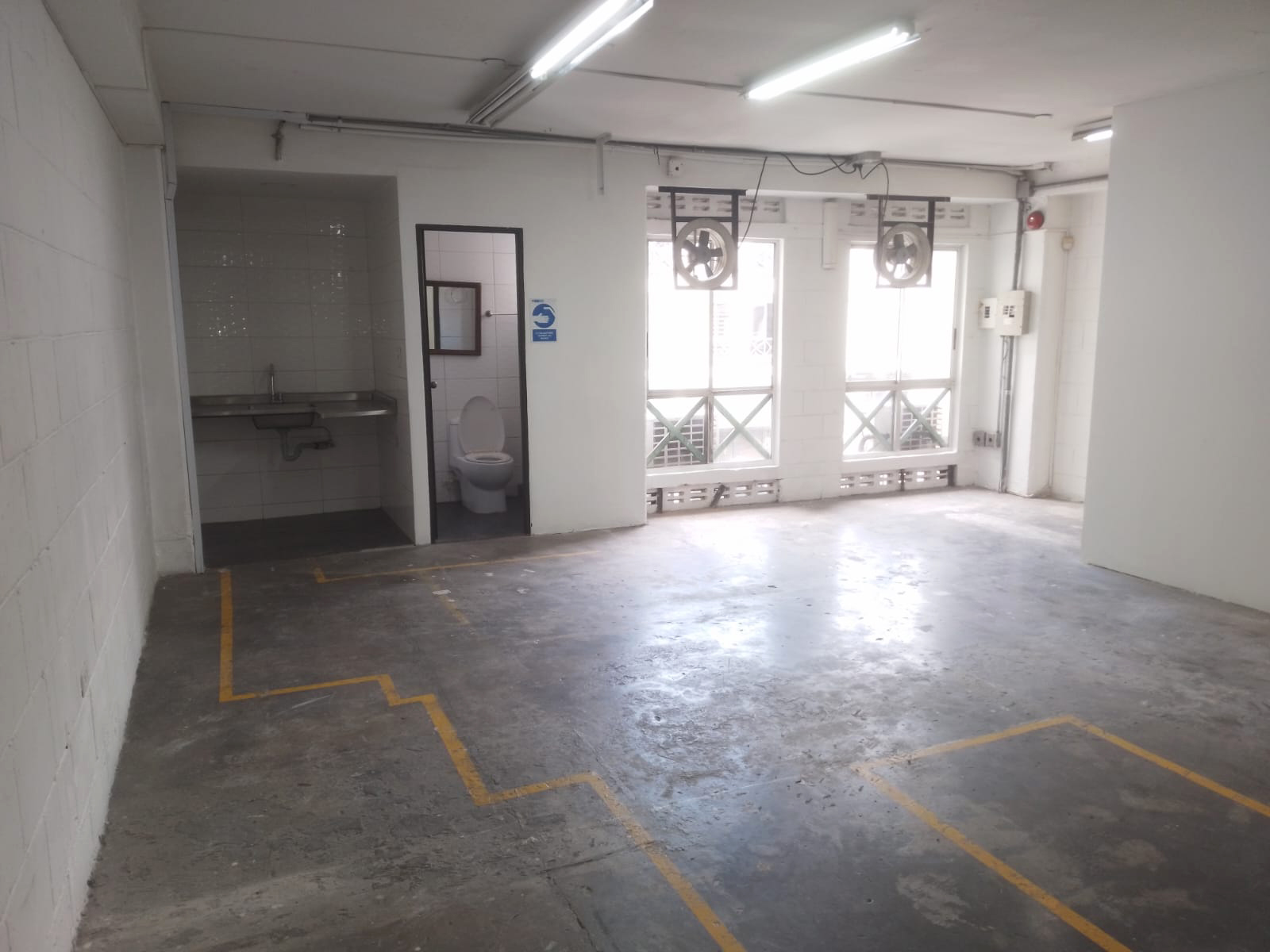 Bodega en arriendo en Cristo Rey, Medellín, 388 m² · foto 6 de 18
