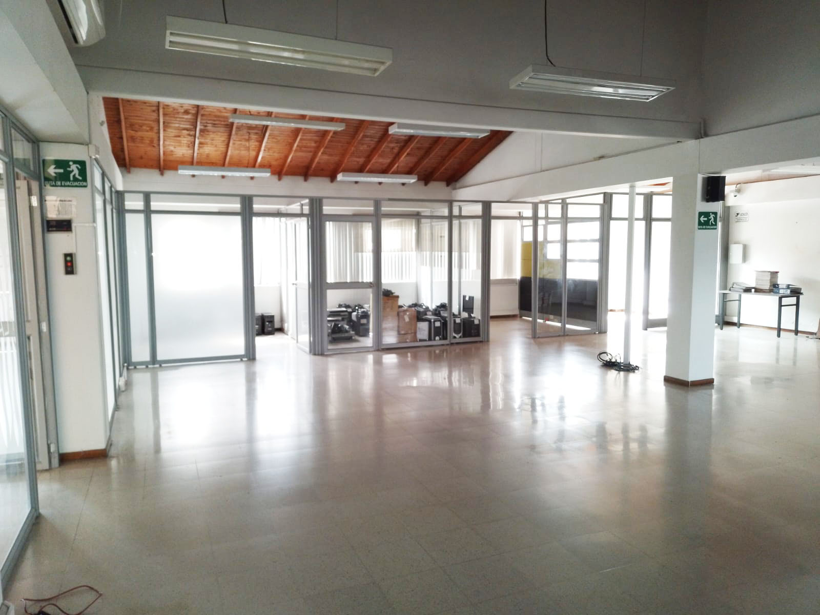 Oficina en arriendo en El Poblado, Medellín, 700 m² · foto 6 de 15