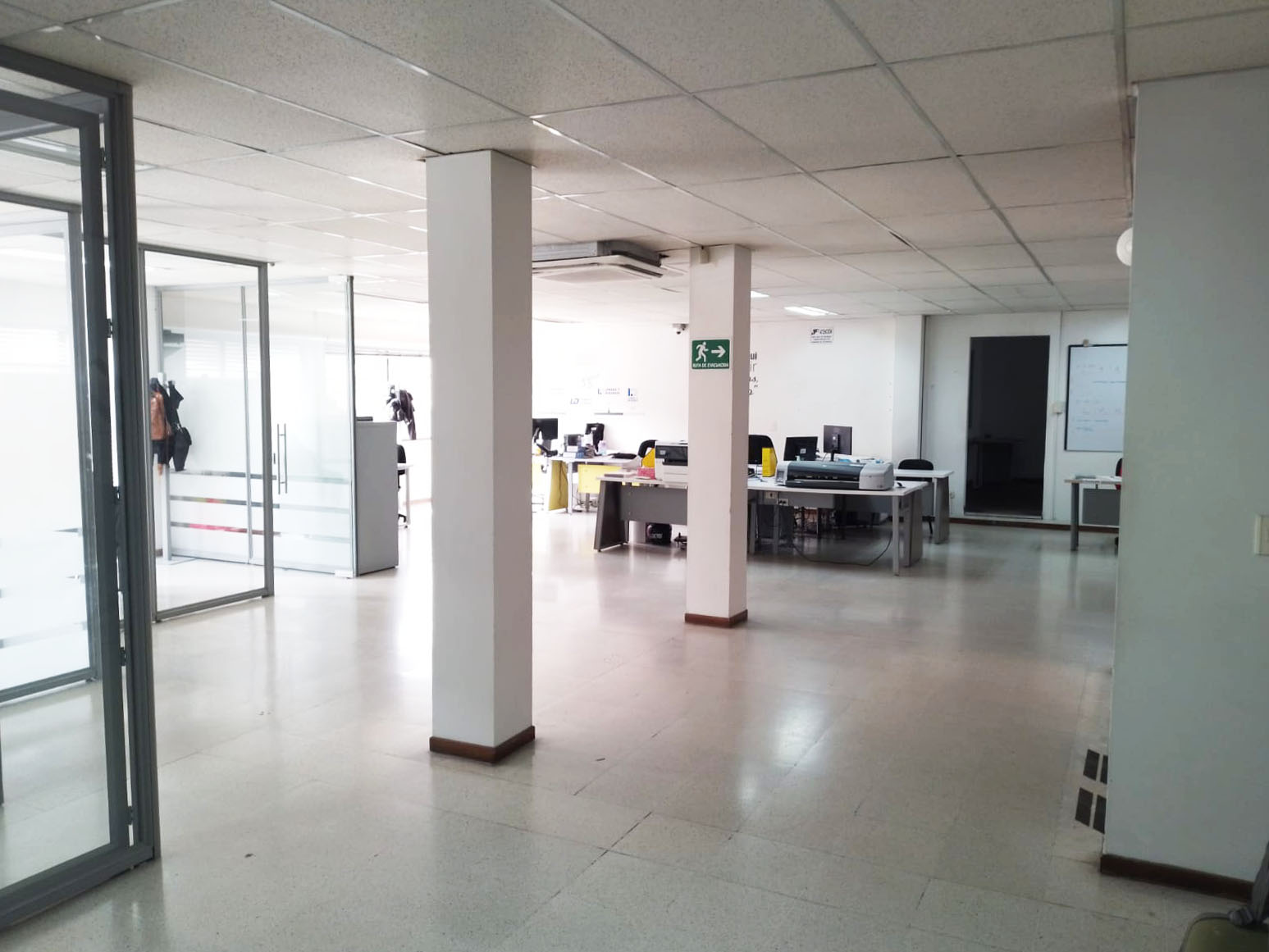 Oficina en arriendo en El Poblado, Medellín, 700 m² · foto 7 de 15