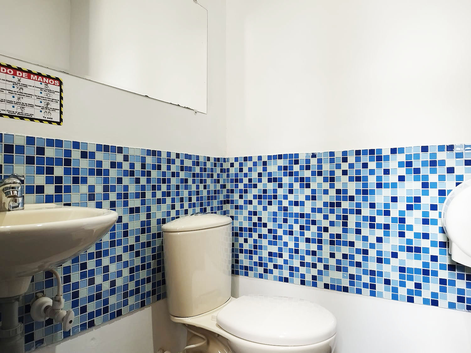 Oficina en arriendo en Los Balsos No.2, Medellín, 248 m² · foto 17 de 20