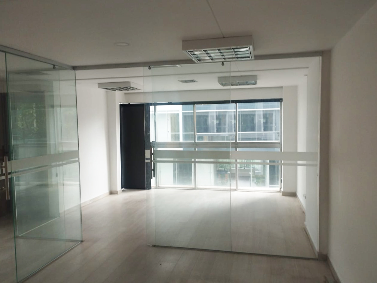 Oficina en arriendo en Santa Maria De Los Angeles, Medellín, 90 m² · foto 11 de 18