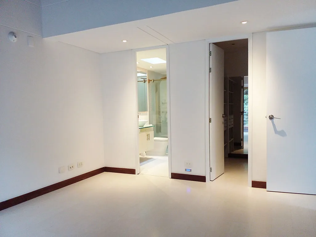Casa de 3 alcobas en venta en Loma Benedictinos, Envigado, 253 m² · foto 11 de 19