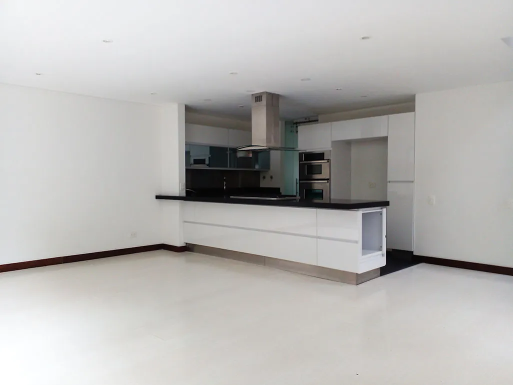 Casa de 3 alcobas en venta en Loma Benedictinos, Envigado, 253 m² · foto 3 de 19