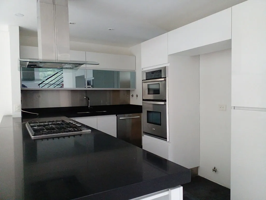 Casa de 3 alcobas en venta en Loma Benedictinos, Envigado, 253 m² · foto 4 de 19