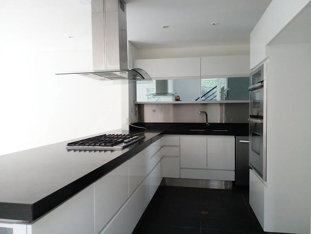 Casa de 3 alcobas en venta en Loma Benedictinos, Envigado, 253 m² · foto 5 de 19