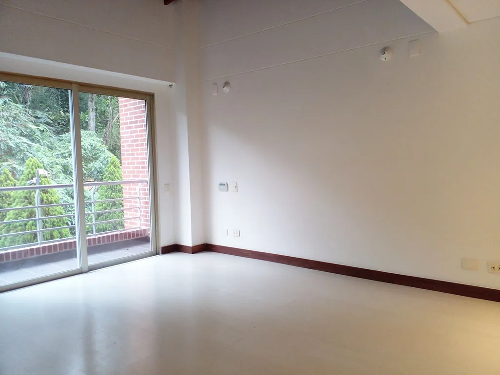 Casa de 3 alcobas en venta en Loma Benedictinos, Envigado, 253 m² · foto 10 de 19