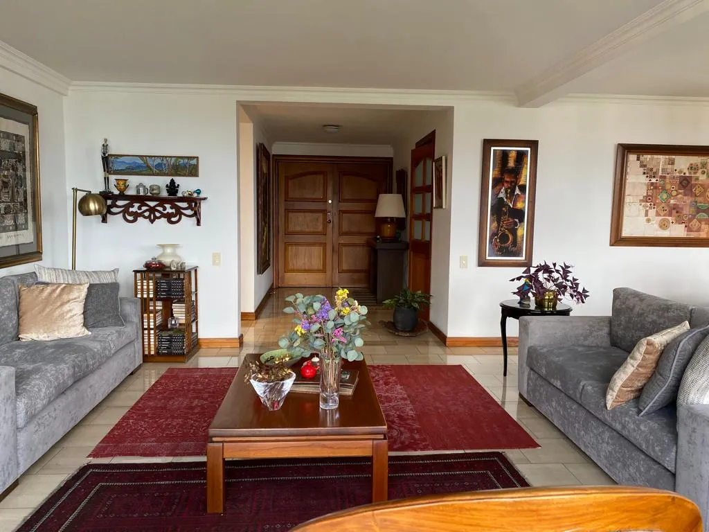 Apartamento de 3 alcobas en venta en Castropol, Medellín, 167 m² · foto 2 de 20