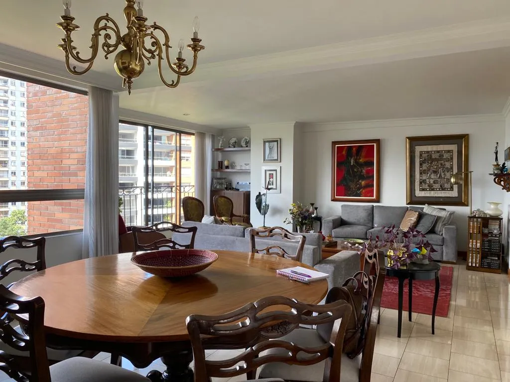 Apartamento de 3 alcobas en venta en Castropol, Medellín, 167 m² · foto 3 de 20