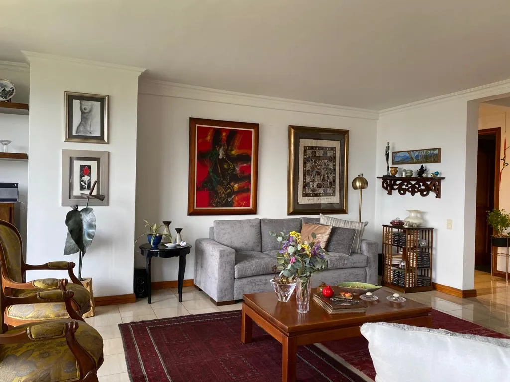 Apartamento de 3 alcobas en venta en Castropol, Medellín, 167 m² · foto 4 de 20