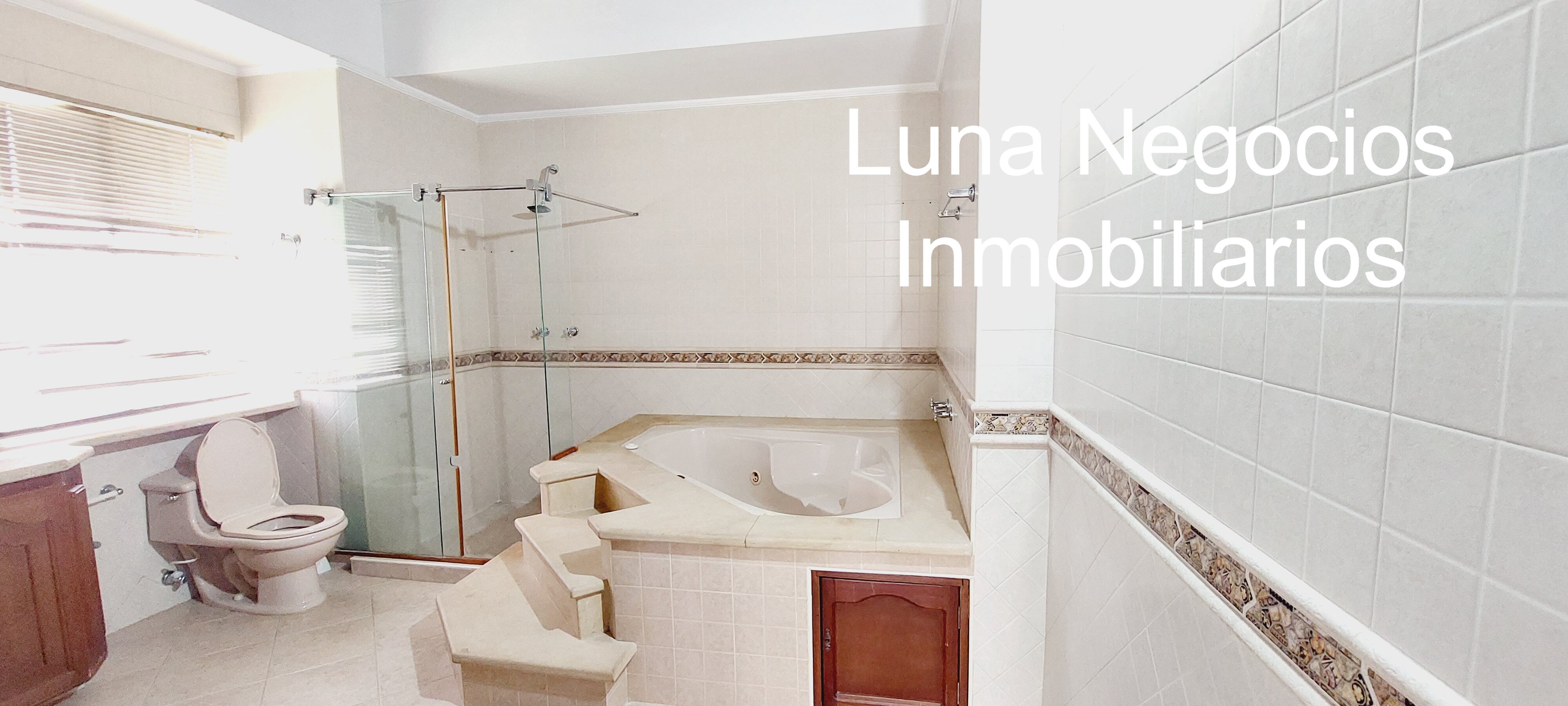 Casa de 6 alcobas en venta en Ruitoque Condominio, Piedecuesta, 450 m² · foto 2 de 24