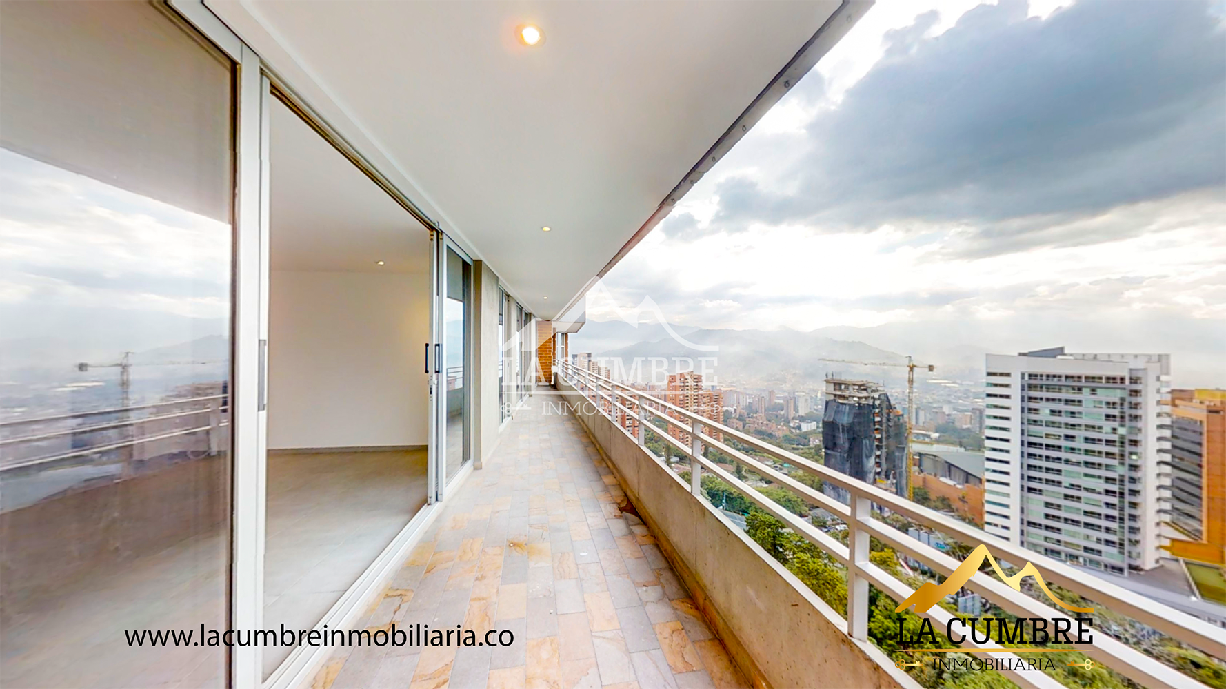 Apartamento de 2 alcobas en arriendo en El Tesoro, Medellín, 143 m² · foto 3 de 14