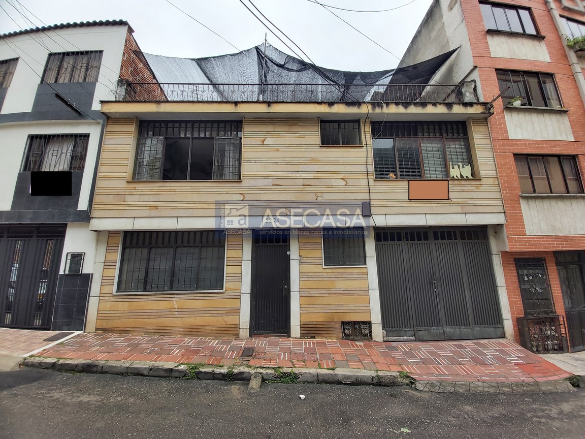 Casa de 6 alcobas en venta en La Concordia, Bucaramanga, 280 m² · foto 2 de 23