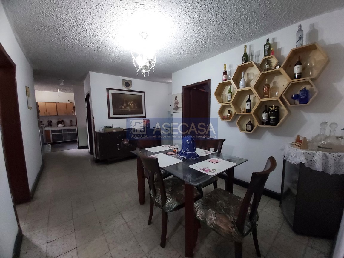 Casa de 6 alcobas en venta en La Concordia, Bucaramanga, 280 m² · foto 6 de 23