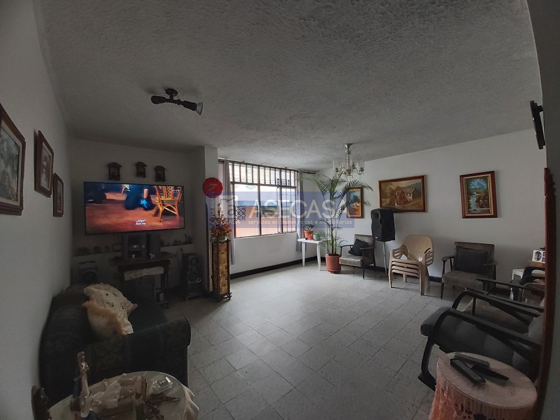 Casa de 6 alcobas en venta en La Concordia, Bucaramanga, 280 m² · foto 3 de 23