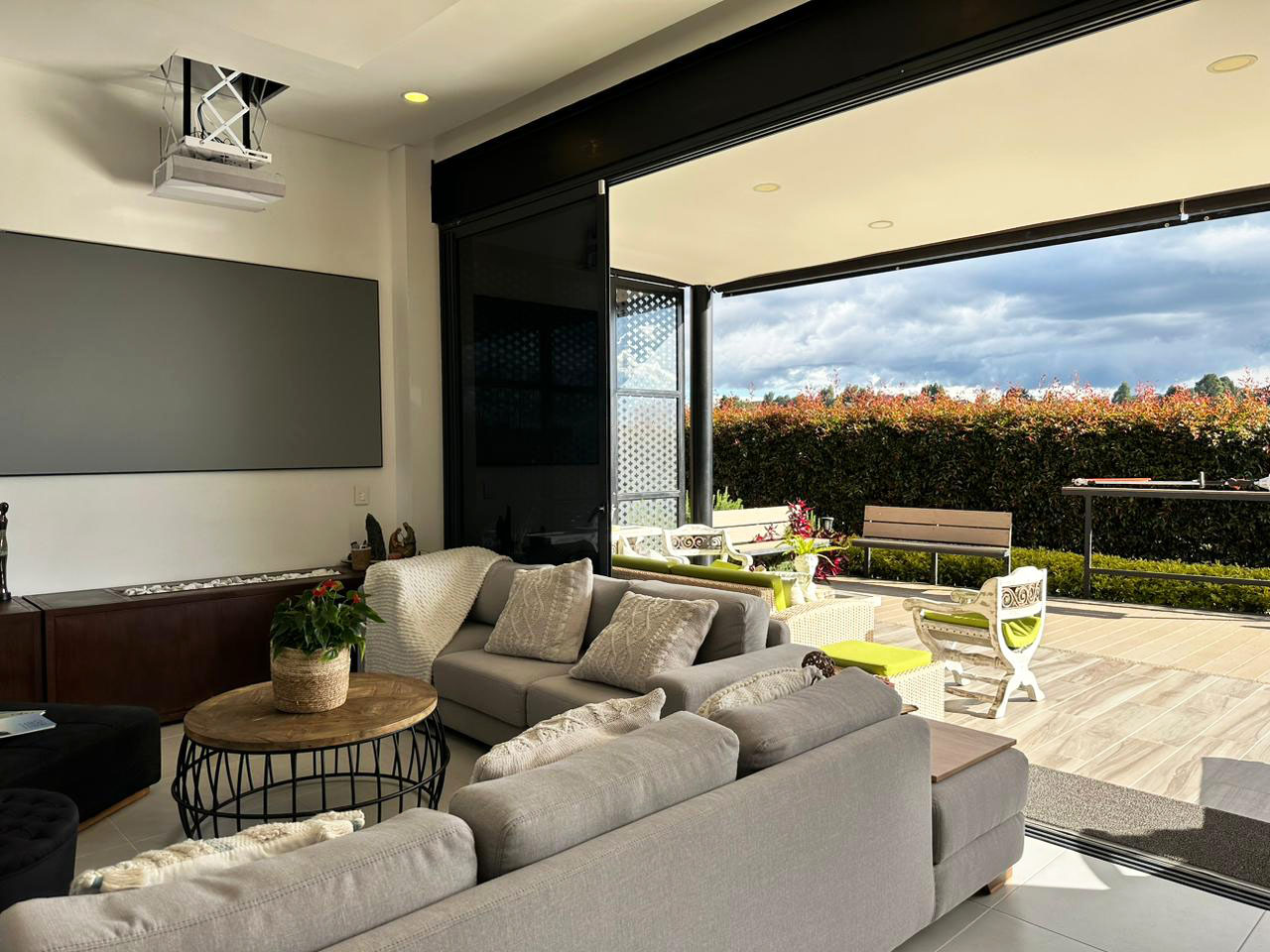 Casa de 3 alcobas en venta en Las Palmas, Envigado, 432 m² · foto 2 de 19