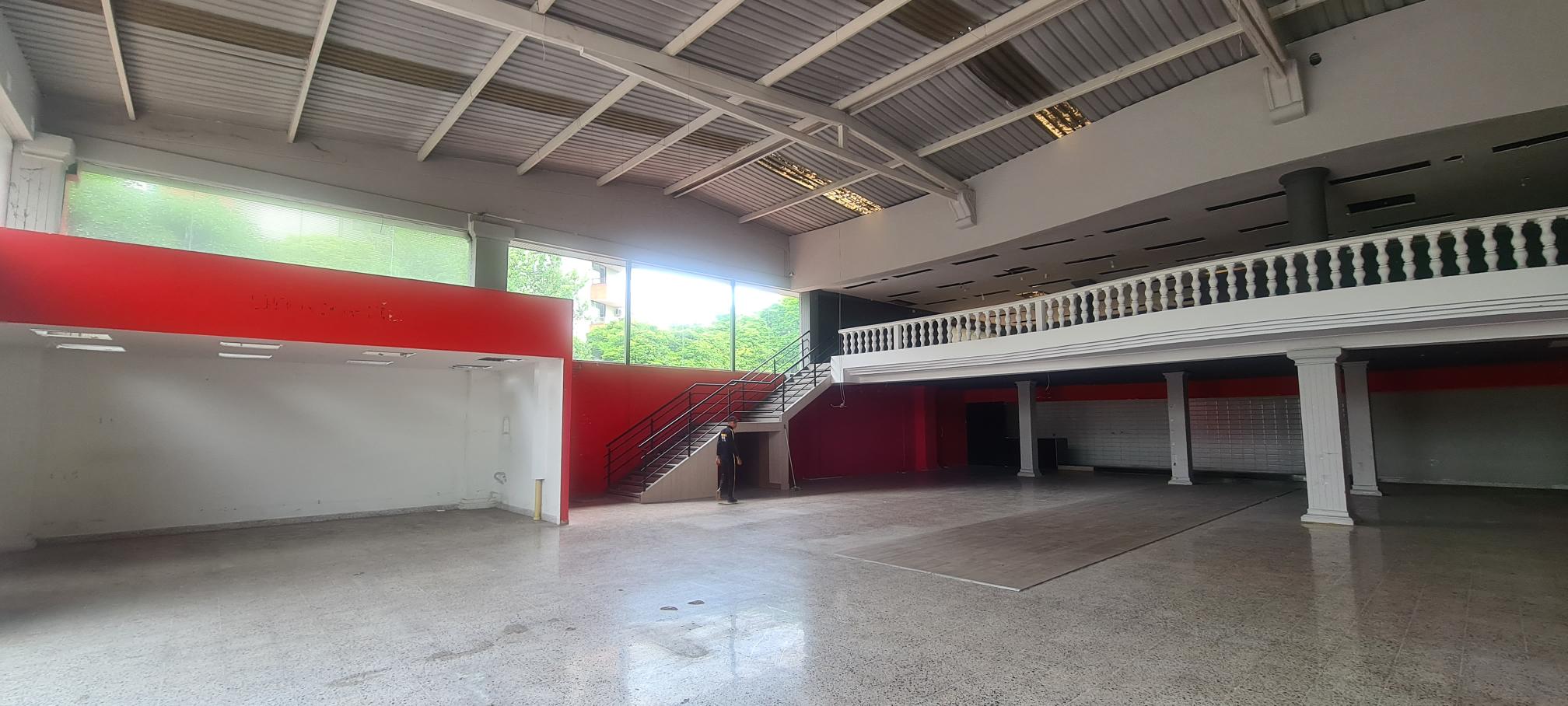 Local en venta en Prados Del Norte, Cali, 1023 m² · foto 14 de 21